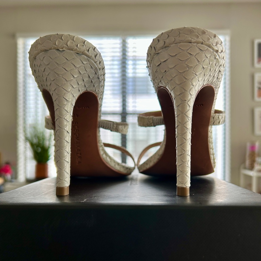 BCBGMaxAzria Cream Textured Sandals
